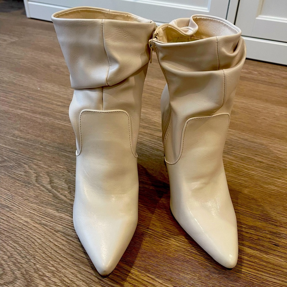 Heeled boots